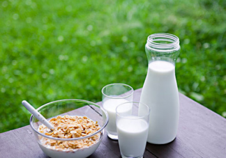 月子里可以喝牛奶嗎 坐月子喝牛奶有什么好處