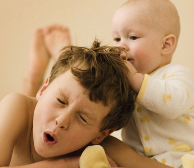 寶寶愛扯別人頭發(fā)怎么辦 愛扯自己頭發(fā)怎么辦