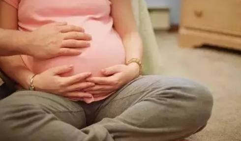 孕婦破水后能走路嗎 孕婦破水后怎么走路最安全 孕婦破水后能走路嗎 孕婦破水后怎么走路最安全