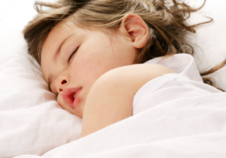 寶寶打鼾就是睡的香嗎 寶寶打鼾癥及時治小心孩子越長越丑