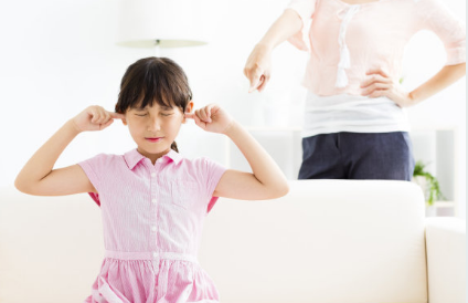 打罵孩子根本沒(méi)有用 如何對(duì)孩子進(jìn)行正確的批評(píng)