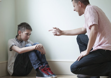 打罵孩子根本沒(méi)有用 如何對(duì)孩子進(jìn)行正確的批評(píng)