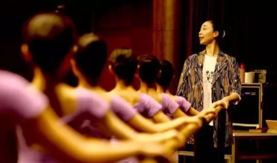 孩子學芭蕾舞幾歲立足尖最好 女孩學芭蕾舞立足尖影響發育嗎