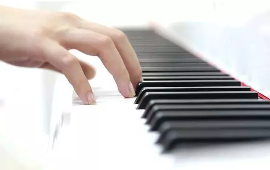 孩子學鋼琴有什么好處 孩子什么年紀學樂器比較好