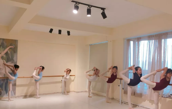孩子學芭蕾會影響身高嗎 芭蕾會影響孩子足部發育嗎