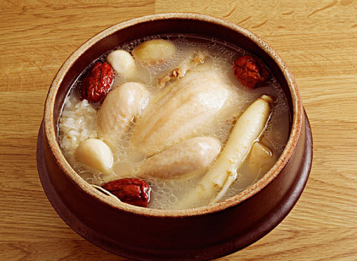 產后可以喝公雞湯嗎 產后喝公雞湯還是母雞湯 產后可以喝公雞湯嗎 產后喝公雞湯還是母雞湯