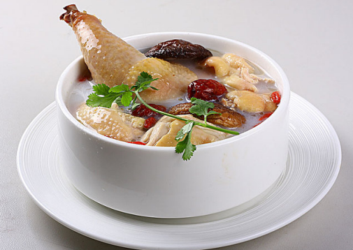 產后可以喝公雞湯嗎 產后喝公雞湯還是母雞湯 產后可以喝公雞湯嗎 產后喝公雞湯還是母雞湯