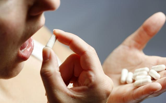 在排卵期男性感冒吃藥了還能繼續備孕嗎 男性備孕哪些藥物最好不要吃