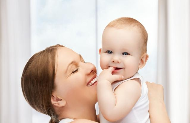 孩子愛啃指甲可能是這些原因 什么情況下孩子啃指甲要重視 孩子愛啃指甲可能是這些原因 什么情況下孩子啃指甲要重視