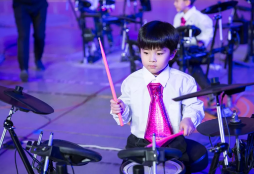 孩子學架子鼓有什么好處 孩子學架子鼓上手簡單嗎 孩子學架子鼓有什么好處 孩子學架子鼓上手簡單嗎