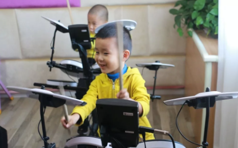 架子鼓適合多大孩子開始學 兒童學習架子鼓有什么益處