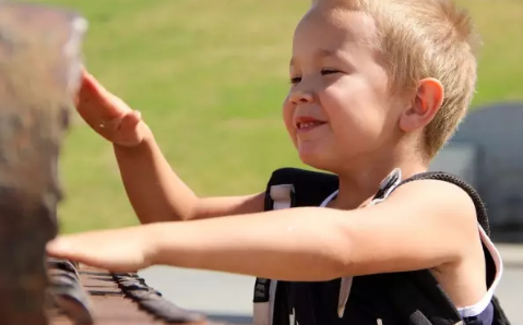 架子鼓能改變內向孩子性格嗎 架子鼓能讓內向孩子變外向嗎