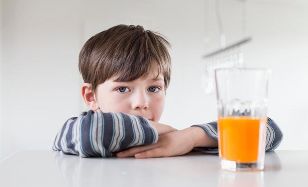 一歲寶寶能喝果汁嗎 兒童果汁飲用指南