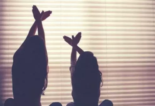 牽掛女兒的心情短語 十分牽掛女兒的心情說說