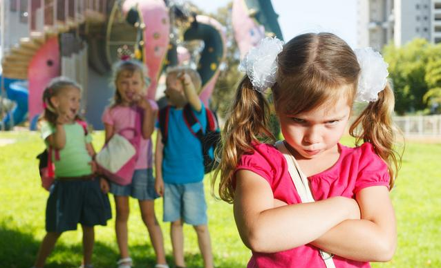 孩子交朋友困難被孤立怎么辦 培養(yǎng)孩子的社交能力的方法 孩子交朋友困難被孤立怎么辦 培養(yǎng)孩子的社交能力的方法