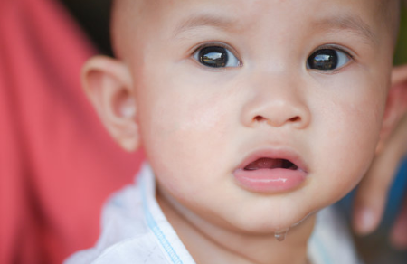 孩子嘴里吐泡泡是怎么回事 孩子嘴里吐泡泡是肺炎嗎