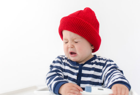 寶寶連打好幾個噴嚏是鼻塞還是感冒 如何辨別寶寶過敏孩子鼻塞