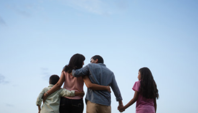 父母在孩子面前秀恩愛有什么好處 父母秀恩愛不要害羞 父母在孩子面前秀恩愛有什么好處 父母秀恩愛不要害羞