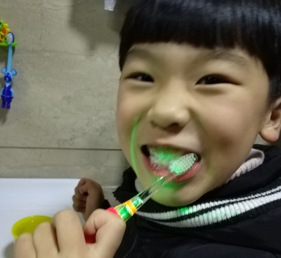 百刷寶貝電動牙刷怎么樣 brush-baby兒童電動牙刷測評