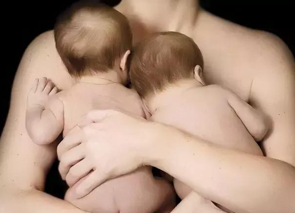 雙胞胎也可以同母異父嗎 為什么雙胞胎不屬于同一個父親 雙胞胎也可以同母異父嗎 為什么雙胞胎不屬于同一個父親