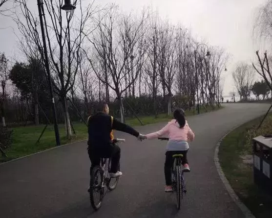 光谷第十一小學(xué)爸爸接送周活動(dòng) 爸爸接送是倡議而非強(qiáng)制要求 光谷第十一小學(xué)爸爸接送周活動(dòng) 爸爸接送是倡議而非強(qiáng)制要求