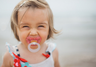 林志穎給孩子用安撫奶嘴被圍攻 寶寶用安撫奶嘴會導(dǎo)致齙牙嗎