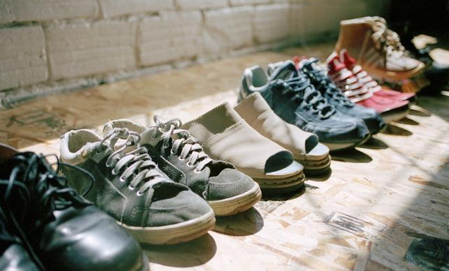 孩子為什么喜歡反穿鞋 孩子反穿鞋要不要糾正 孩子為什么喜歡反穿鞋 孩子反穿鞋要不要糾正