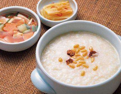 寶寶不吃飯可能不是調皮 寶寶積食了該怎么辦