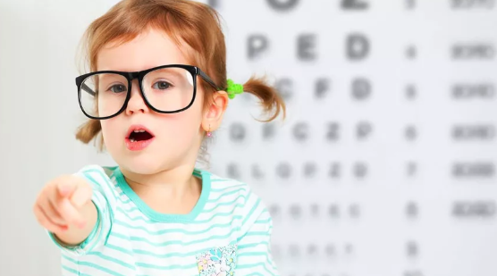 后天近視會遺傳下一帶嗎 父母近視孩子一定近視嗎