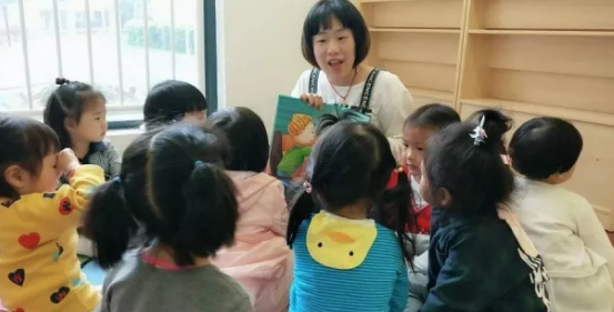 幼兒園小班國際兒童圖書日活動報道 國際兒童圖書日小班活動內(nèi)容 幼兒園小班國際兒童圖書日活動報道 國際兒童圖書日小班活動內(nèi)容