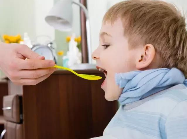 小孩早上咳嗽是生病了嗎 孩子醒來咳嗽的原因