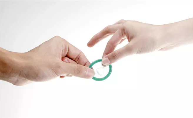 為什么越多男性討厭戴避孕套 正確使用避孕套提高性生活質(zhì)量