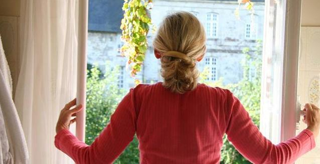 早上醒來嘴巴發苦是怎么回事 早上醒來生病的信號