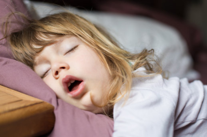 為什么中國的孩子是扁頭 如何讓寶寶的頭型更好看