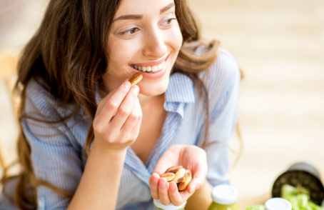 堅果雖好別給寶寶亂添加 寶寶吃堅果會過敏嗎 堅果雖好別給寶寶亂添加 寶寶吃堅果會過敏嗎