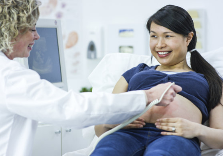 61歲女子為兒子代孕生子 高齡產婦懷孕有什么風險