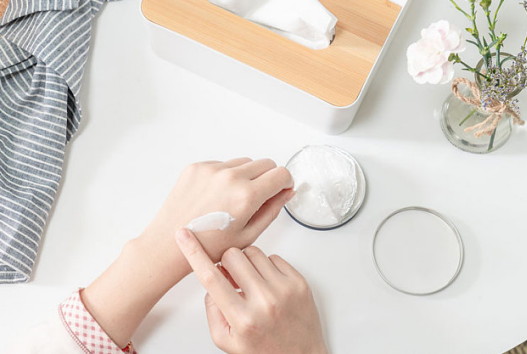 春天怎么保護孩子皮膚 春天寶寶護膚方法