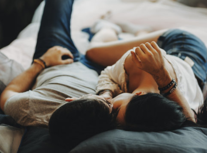 產后第一次同房丈夫這樣做有利于恢復 產后第一次同房要注意什么