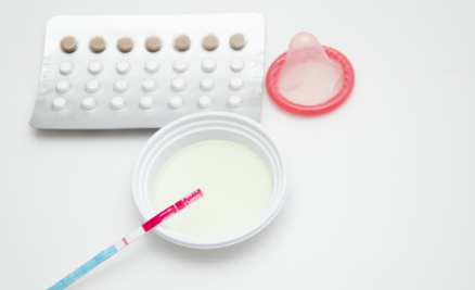 在沒有避孕套的情況下該如何避孕 沒帶避孕套的避孕方式 在沒有避孕套的情況下該如何避孕 沒帶避孕套的避孕方式