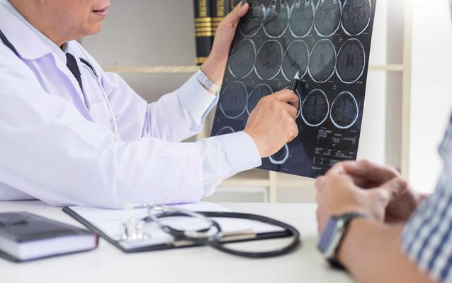 90后已成中風高發人群 頻繁咬舌頭就是中風嗎