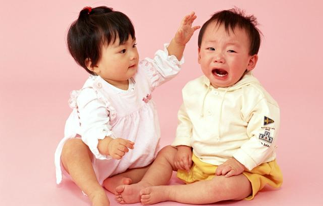 大寶為什么很容易鬧情緒 促進二寶之間關系的小游戲 大寶為什么很容易鬧情緒 促進二寶之間關系的小游戲