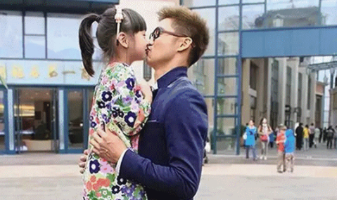 父母和孩子的親昵界限在哪 孩子的性教育問題 父母和孩子的親昵界限在哪 孩子的性教育問題