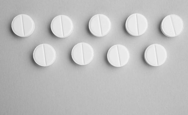 藥片能溶在水里給孩子服用嗎 不同藥片服用方法 藥片能溶在水里給孩子服用嗎 不同藥片服用方法