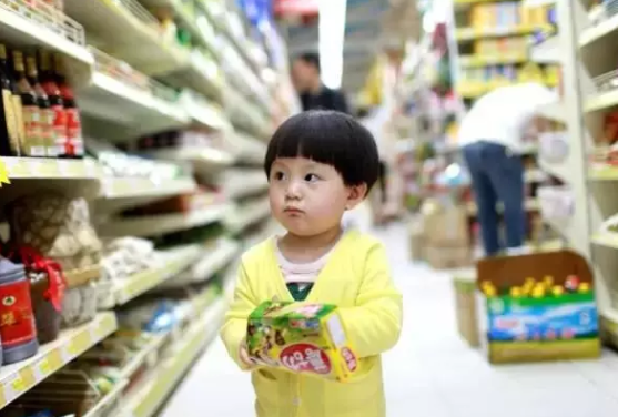 聰明的父母這樣跟孩子談錢 樹立孩子正確金錢觀