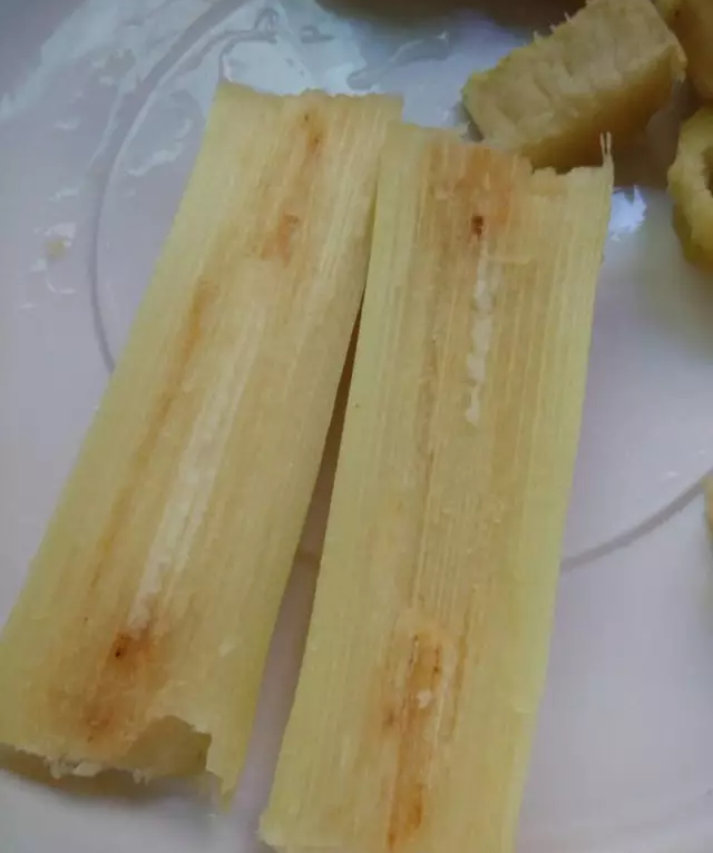 甘蔗心發淺褐色能吃嗎 甘蔗發紅了可以吃嗎