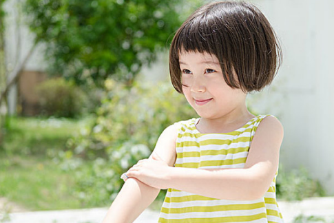 寶寶頭發稀少發黃怎么辦 寶寶頭發少發黃解決辦法