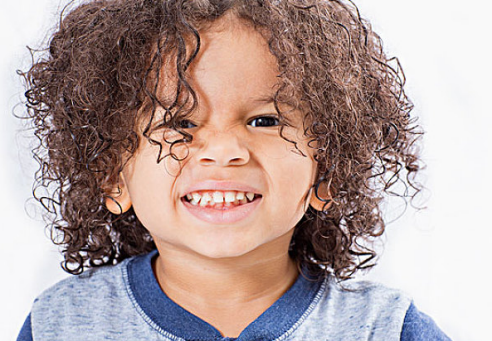 寶寶掉頭發是不是患病了 怎么讓孩子頭發濃密