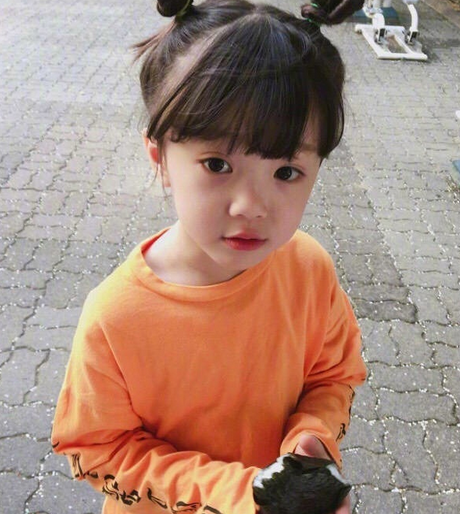 寶寶頭發(fā)短怎么扎好看 女寶頭發(fā)扎法圖解 寶寶頭發(fā)短怎么扎好看 女寶頭發(fā)扎法圖解