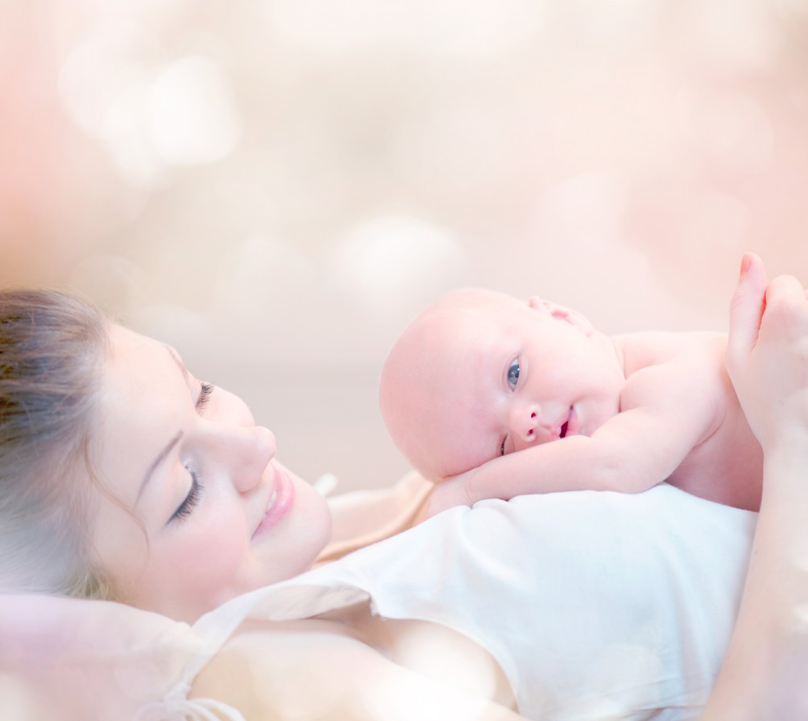 寶寶嘴里白色的東西是奶漬嗎 寶寶鵝口瘡的表現是什么 寶寶嘴里白色的東西是奶漬嗎 寶寶鵝口瘡的表現是什么