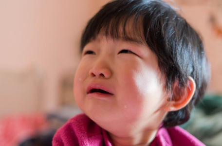 寶寶頭頂有乳痂是什么東西 寶寶的頭皮屑該怎么清理